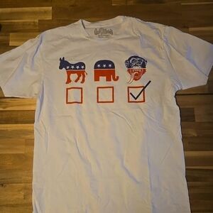 Mens Gas Monkey Garage 2016  Graphic Tee - White with Red and Blue Print NWOT